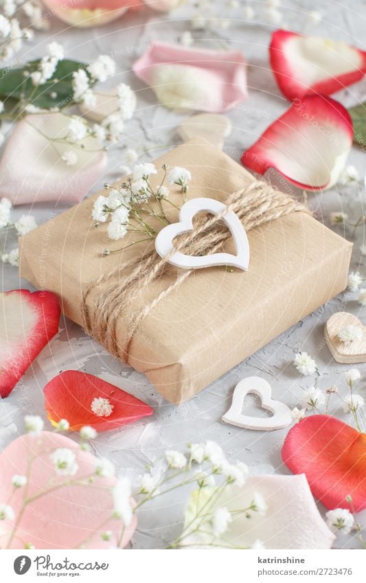 Gift boxes with flowers and hearts Beautiful Decoration Valentine's Day Wedding Craft (trade) Woman Adults Flower Blossom Wood Heart Small Gray White gypsophila