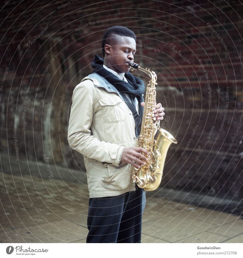 David. Music Saxophone Saxophon player Human being Masculine Young man Youth (Young adults) 1 London Town Downtown Old town Bridge Tunnel Wall (barrier)