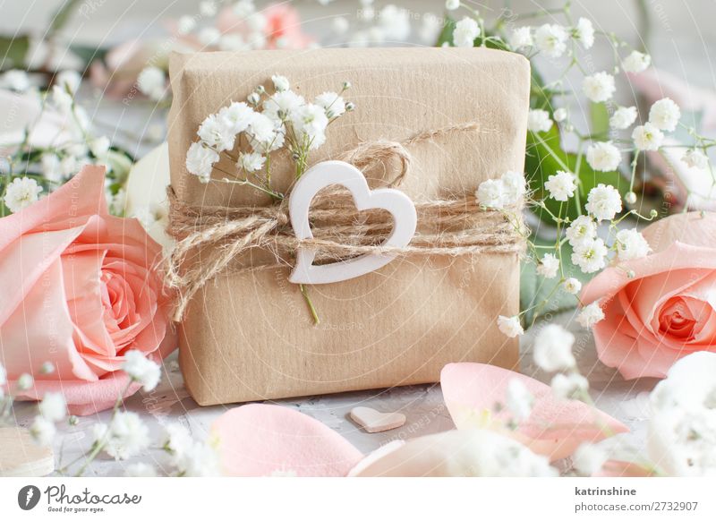 Gift box with roses and small white flowers Beautiful Decoration Valentine's Day Wedding Craft (trade) Woman Adults Flower Blossom Wood Heart Small Gray White