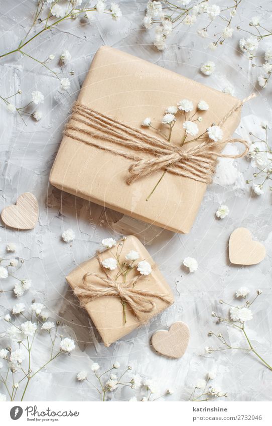 Gift boxes with small white flowers and hearts Beautiful Decoration Valentine's Day Wedding Craft (trade) Woman Adults Flower Blossom Wood Heart Small Above