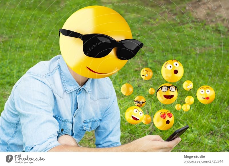 Emoji head man Lifestyle Style Happy Business To talk Telephone PDA Technology Internet Human being Boy (child) Man Adults Smiling Sit Stand