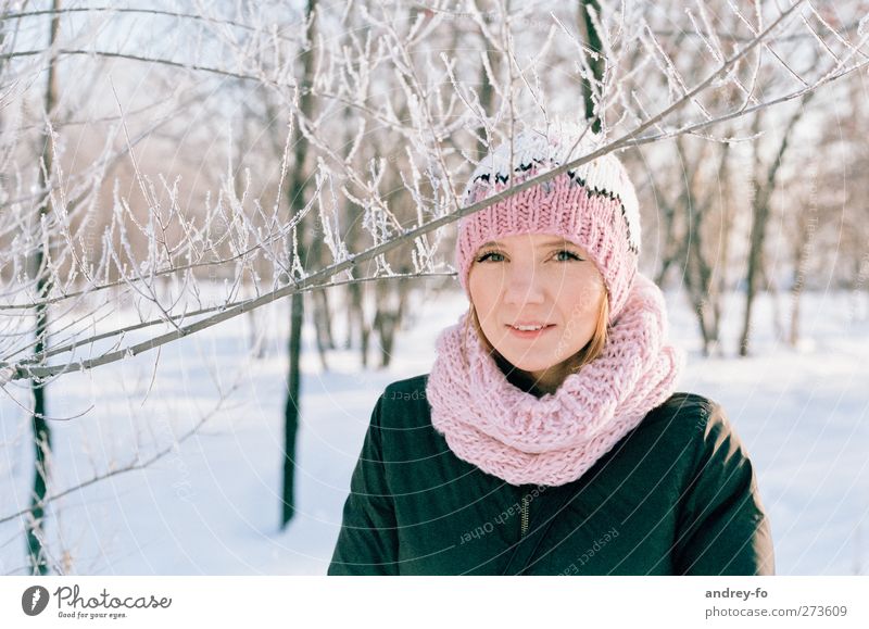 -25 C Human being Feminine Young woman Youth (Young adults) Woman Adults 1 18 - 30 years Winter Snow Park Scarf Cap Red-haired Freeze Happiness Happy Bright