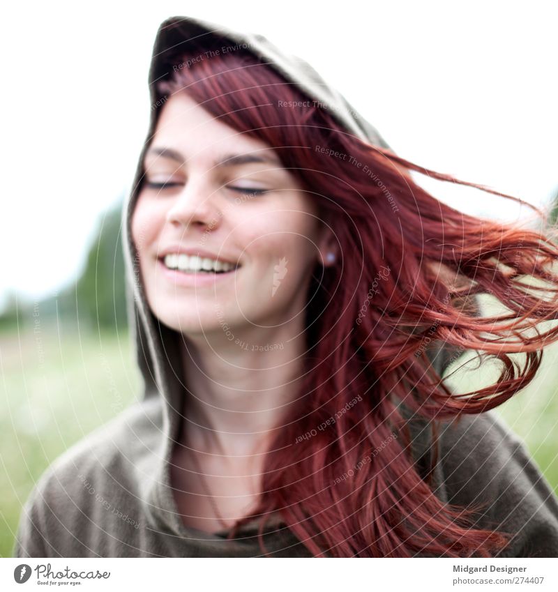 Hair. Laura. Human being Feminine Young woman Youth (Young adults) Hair and hairstyles 1 18 - 30 years Adults Sweater Hooded sweater Red-haired Long-haired Good