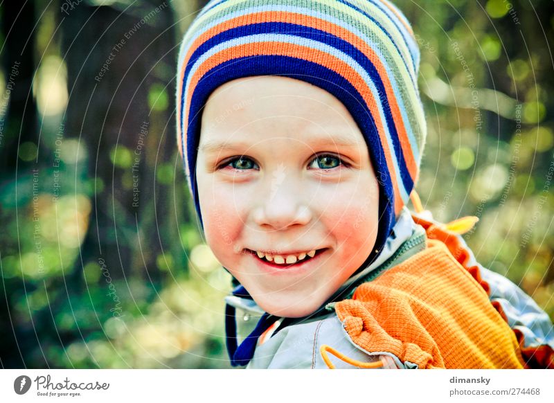 Smiling boy Child Human being Boy (child) Skin Head Face Eyes Nose Mouth Lips Teeth 1 1 - 3 years Toddler Looking Yellow Gold Green Orange Emotions Moody