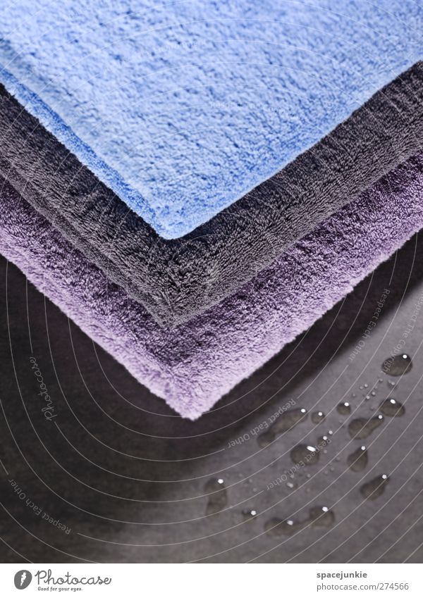 washing day Water Blue Violet Black Personal hygiene Towel Sauna Drops of water Wash Smooth Terry cloth Arrangement Orderliness Triangle Colour photo
