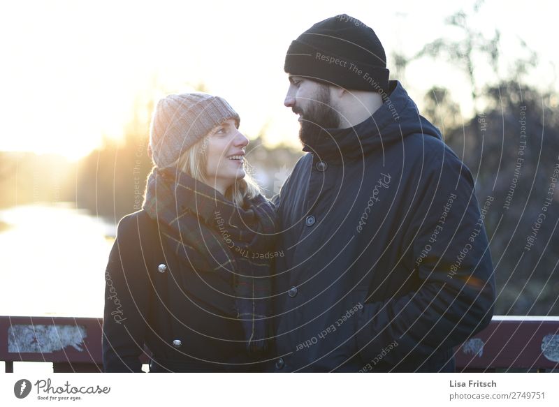 COUPLE - LOOK - LIGHT BEAMS Woman Adults Man 2 Human being 18 - 30 years Youth (Young adults) 30 - 45 years Sunrise Sunset Sunlight Winter Beautiful weather