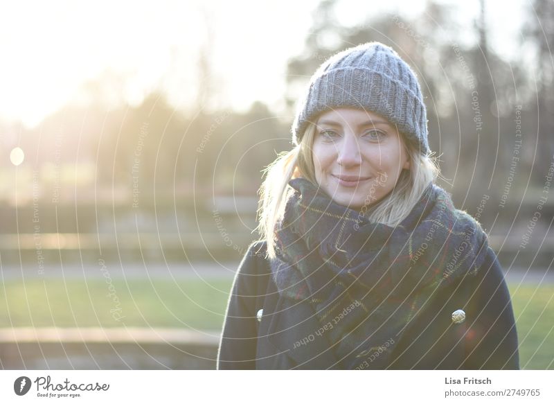 WOMAN - WINTER - CAP - SMILE Woman Adults 1 Human being 30 - 45 years Sunlight Beautiful weather peel cap Blonde Short-haired smile Wait Friendliness already