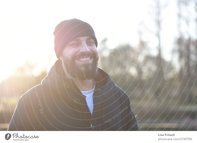 MAN - CAP - BEARD - WINTER Man Adults 1 Human being 18 - 30 years Youth (Young adults) cap brunette Facial hair Laughter Wait Happiness luck Positive Joy