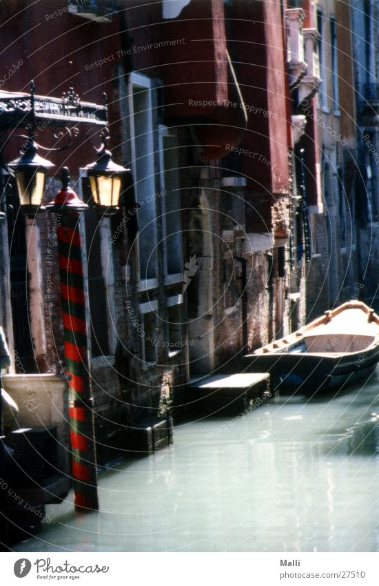 Venice's side streets Watercraft Back-light Lantern House (Residential Structure) Europe Motorboat Deserted Gracht Historic Old Historic Buildings Old town