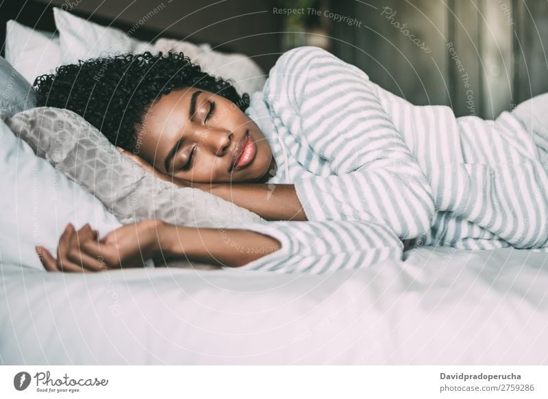 close up of a pretty black woman with curly hair sleeping in bed closed eyes Woman Bed Sleep Closed eyes Portrait photograph Close-up Lie (Untruth) Black