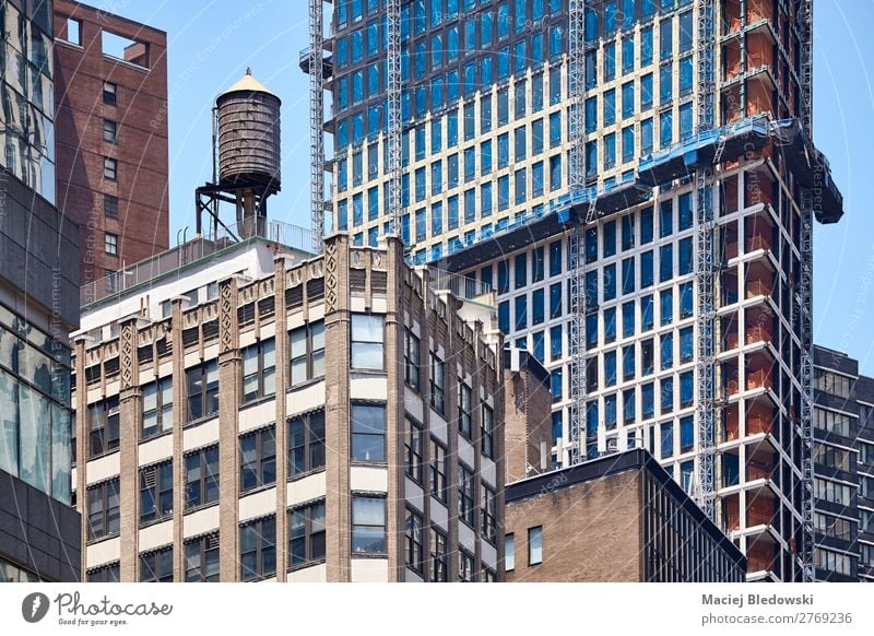 Water tank on a roof of a building in downtown New York. Living or residing Flat (apartment) Office Construction site Downtown House (Residential Structure)