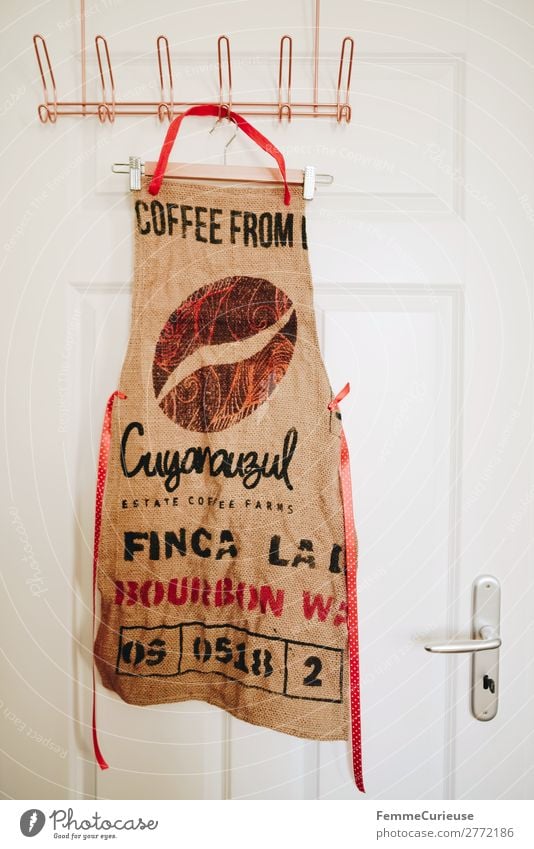 Upcycling - apron made from coffee sack Lifestyle Sustainability upcycling Recycling Apron Sewing Clothes peg Checkmark Door Hanger Coffee coffee bag