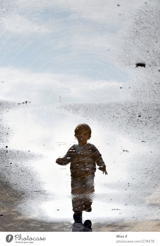 puddle frits Human being Child Toddler Infancy 1 1 - 3 years Water Walking Wet Puddle Colour photo Exterior shot Copy Space top Reflection