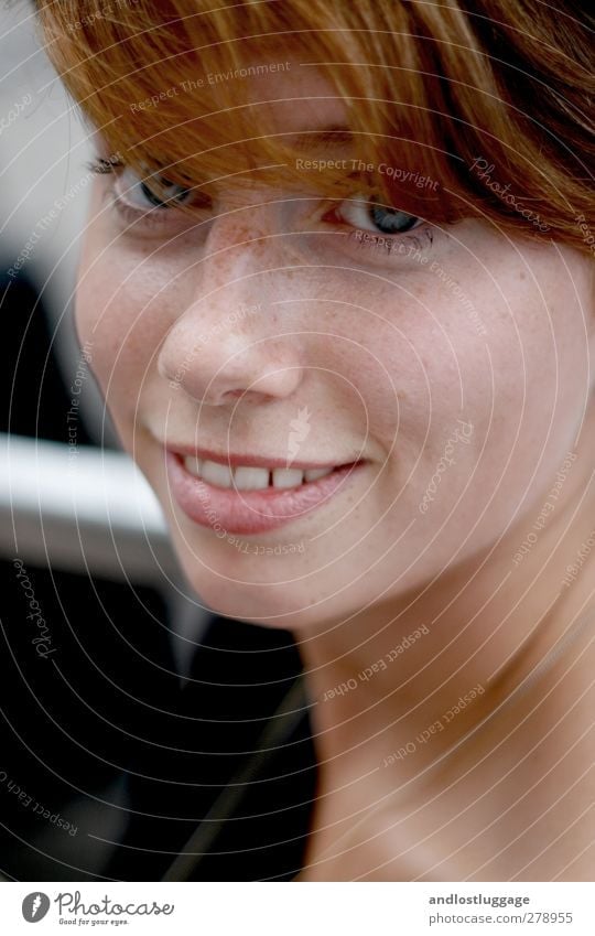 martina.outside Feminine Young woman Youth (Young adults) Face Freckles 1 Human being 18 - 30 years Adults Red-haired Bangs Smiling Illuminate Authentic