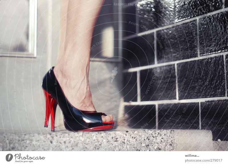 Fotografia do Stock: Pretty brunette in tan pantyhose and sweater and open  toe heels walking with confidence.