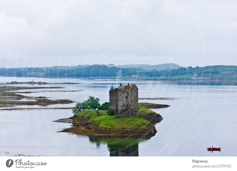 Sea in Scotland Landscape Water Bad weather Lake Castle Ruin Sport boats Moody Contentment Calm Adventure Loneliness Idyll Surface of water Castle ruin