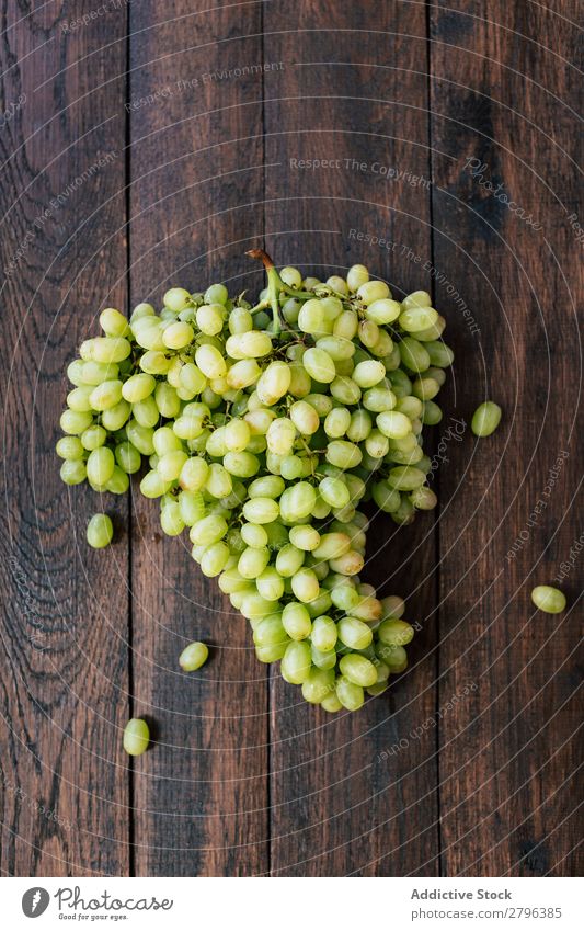Bunch of grapes on table Green bunch Wall (building) Wood Fruit Harvest Plant Organic Seasons Autumn Natural Surface Timber Healthy Sweet Juicy Tasty Delicious