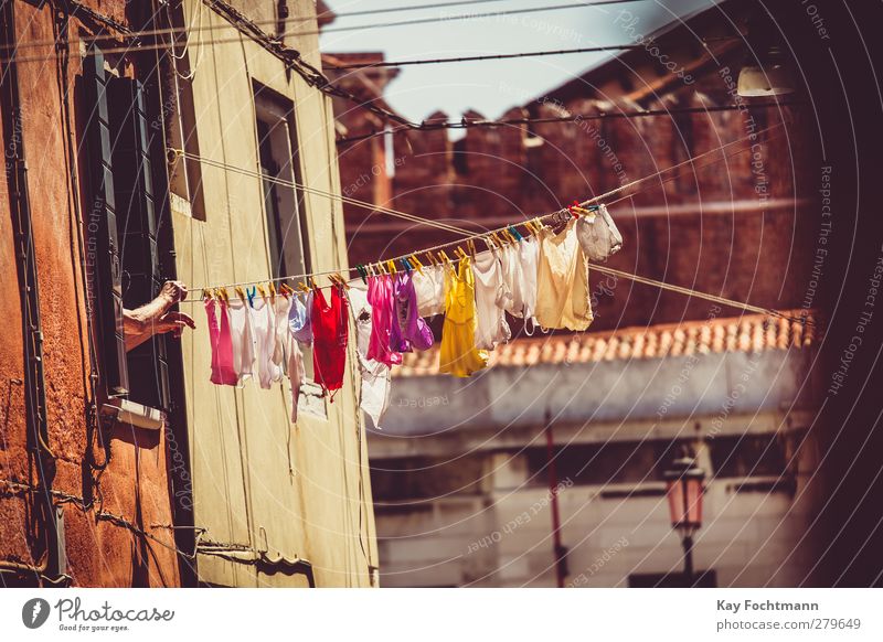 ° Lifestyle Vacation & Travel Tourism Trip Sightseeing City trip Summer Summer vacation Living or residing Clothesline Laundry Washing Woman Adults Arm Hand 1