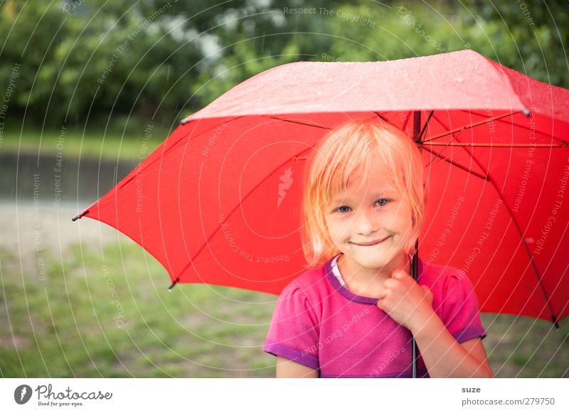 Sunshine in the rain Lifestyle Hair and hairstyles Face Leisure and hobbies Child Human being Toddler Girl Infancy Head 3 - 8 years Weather Bad weather Fashion