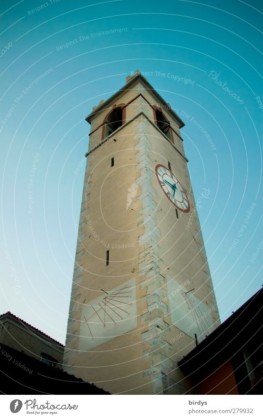 cattle tower Church tower clock Sundial Cloudless sky Church spire Esthetic Sharp-edged Historic Tall Town Dependability Prompt Religion and faith Height