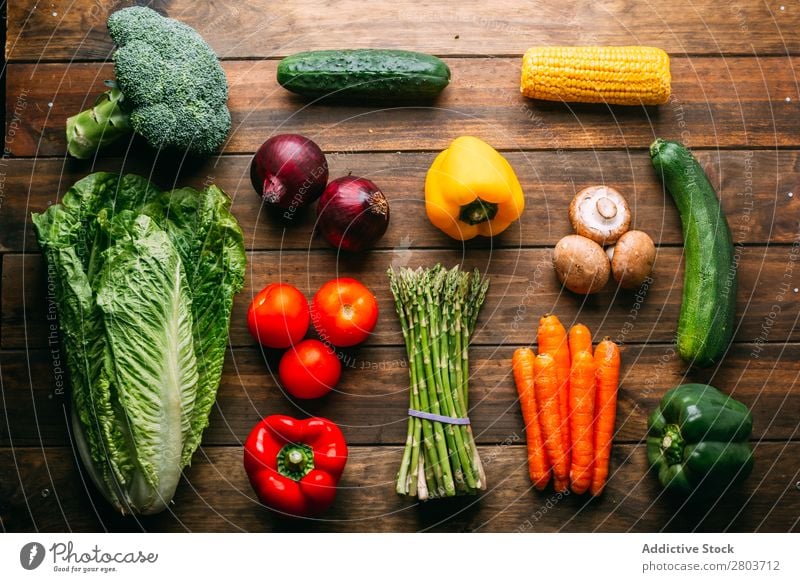 Vegetables and utensils on kitchen table Fresh Vitamin flat lay Oil composition corn Onion Ingredients Knives Pepper Bird's-eye view Food Cucumber Diet Linen