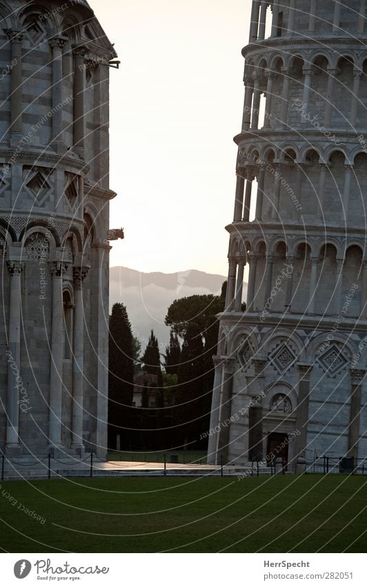 Torre pendente Pisa Town Church Dome Tower Manmade structures Building Architecture Tourist Attraction Landmark Campanile Gray Dawn Detail Section of image
