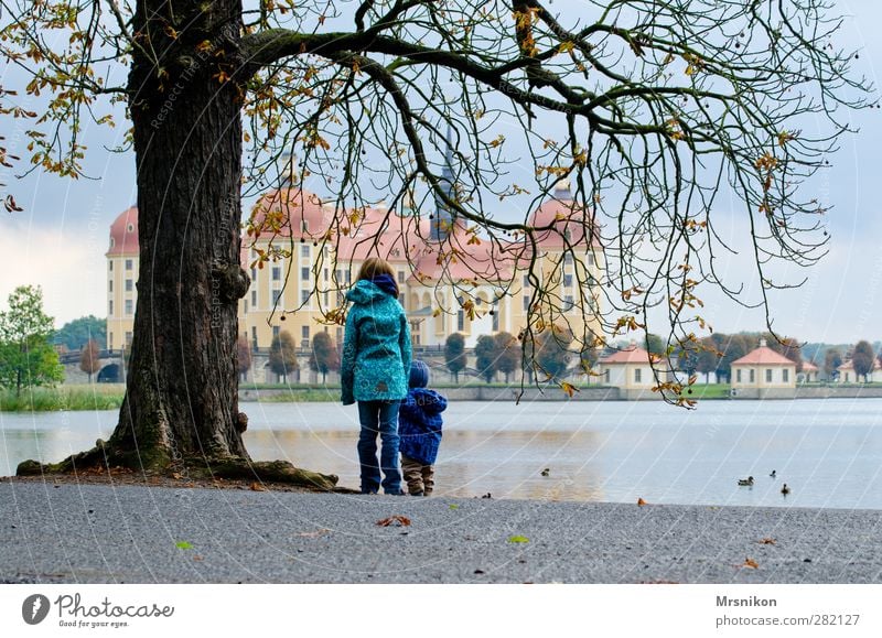 Moritzburg Vacation & Travel Tourism Trip Sightseeing Toddler Brothers and sisters 2 Human being 1 - 3 years 8 - 13 years Child Infancy Museum Architecture