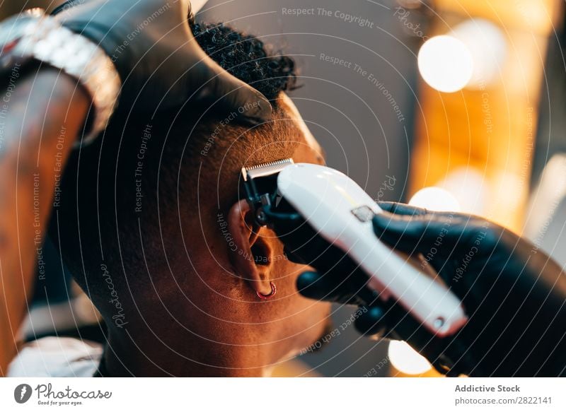 Machine grooming male head Barber shop Customer hair dress Hair salon Hairdresser Black Man Youth (Young adults) Client Hair Stylist Hair and hairstyles