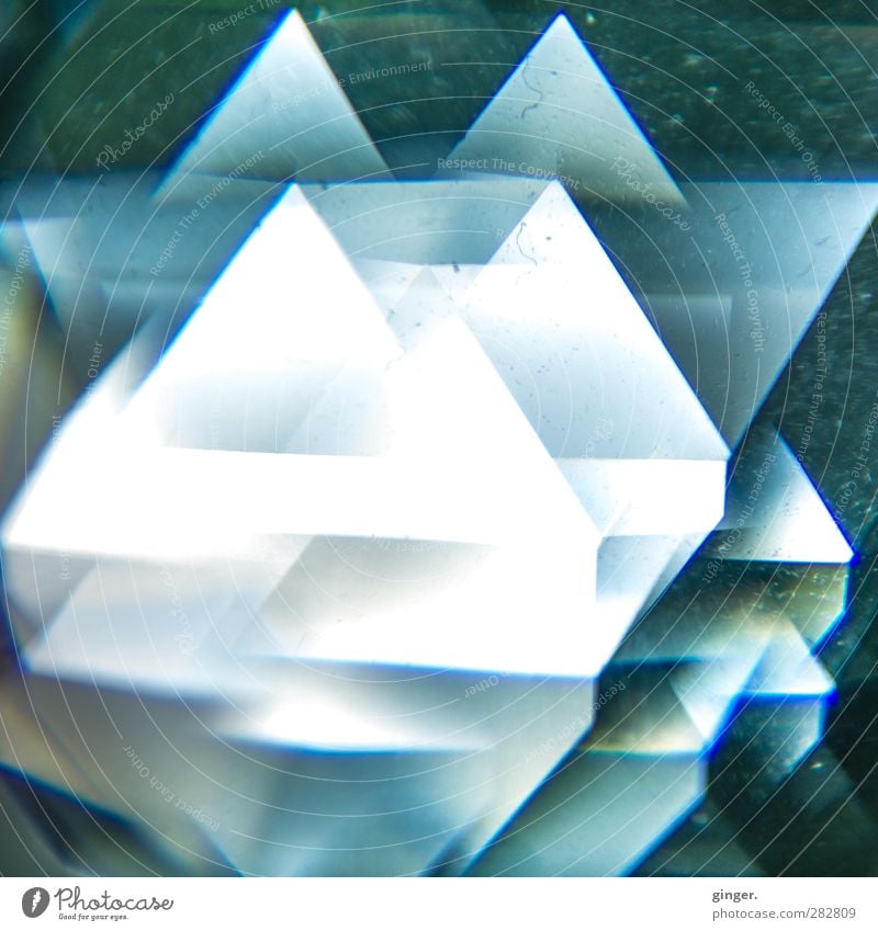 450 facets Toys Crystal Illuminate Visual spectacle Refraction Translucent Triangle Ground down Glittering Many Difference porous Blue White Progress Dust