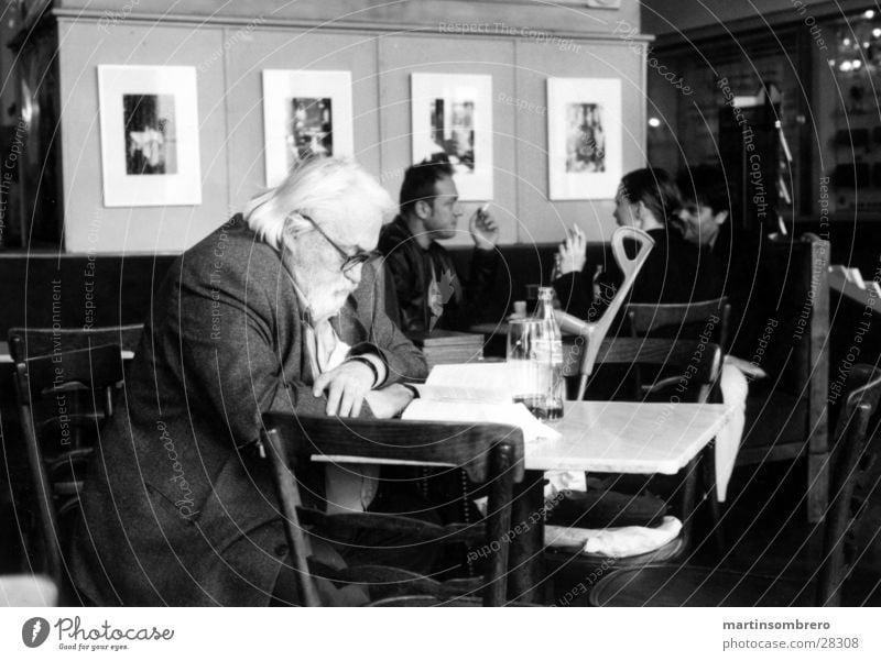 viennese café Vienna Café Senior citizen Reading Man Male senior Black & white photo Interior shot Guest 60 years and older Concentrate White-haired Downward