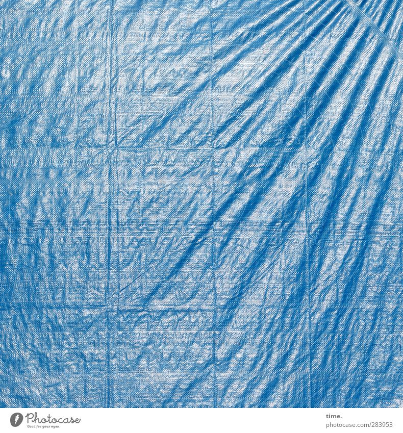 one size doesn't fit all caught in plastic Covers (Construction) Wrinkles Folds Plastic Blue Stress Expectation Perspective Revolt Irritation Change