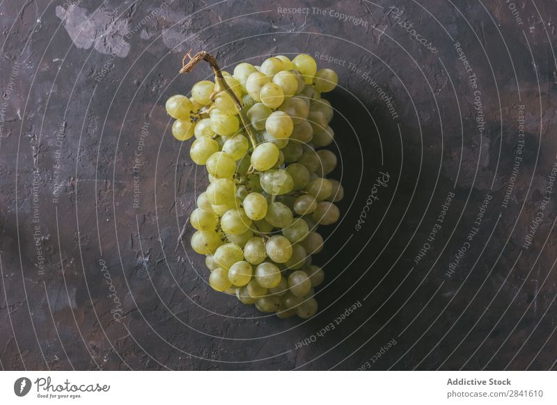 green grapes, accompanied by a glass of white wine, Agriculture Alcoholic drinks Autumn Background picture Blue Bottle bunch Close-up Accumulation Dark Drinking