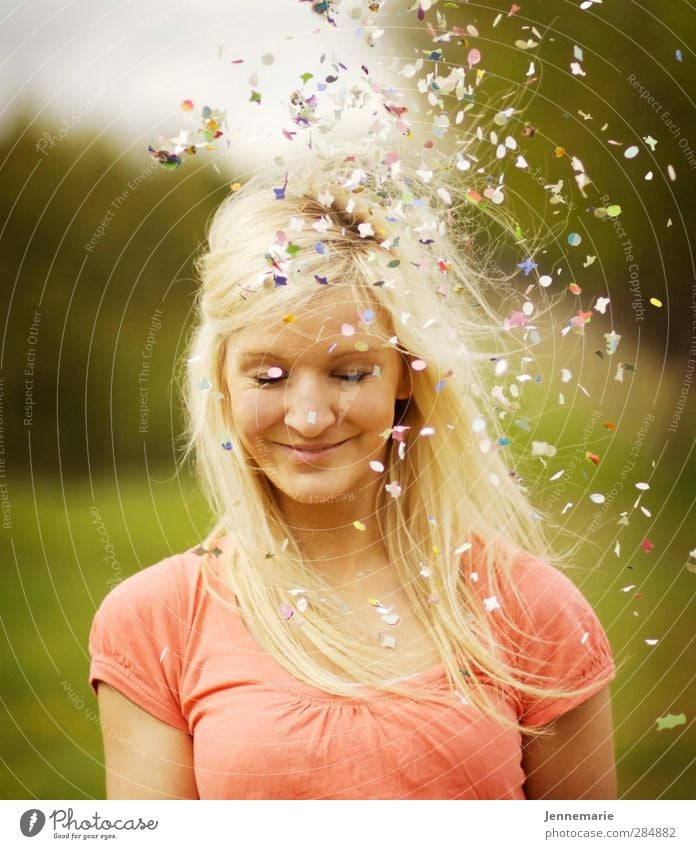 confetti Feminine Young woman Youth (Young adults) Face 1 Human being 18 - 30 years Adults Blonde Happy Life Joie de vivre (Vitality) Ease Joy Colour photo