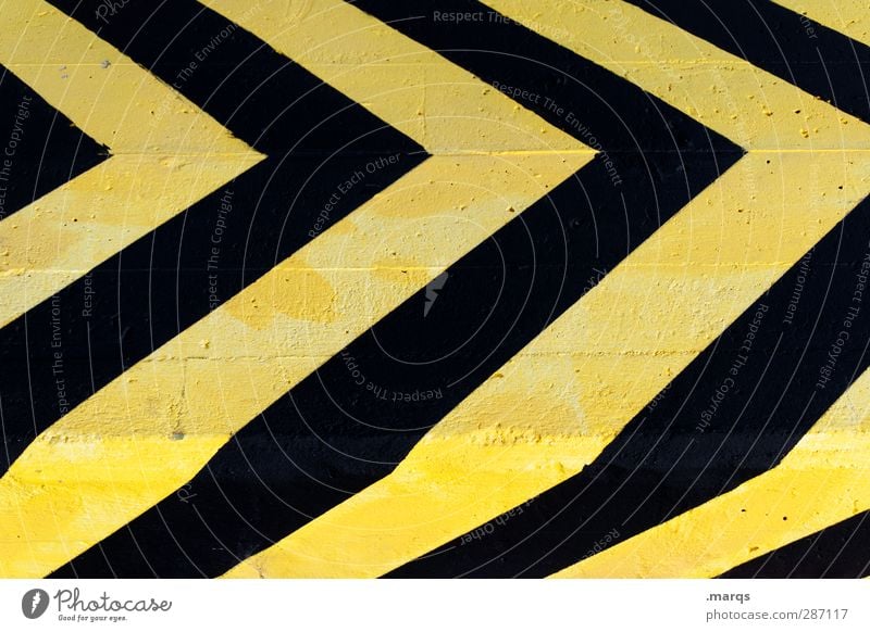 almost forward Style Transport Sign Signs and labeling Line Arrow Stripe Simple Yellow Black Colour Direction Illustration Background picture Colour photo