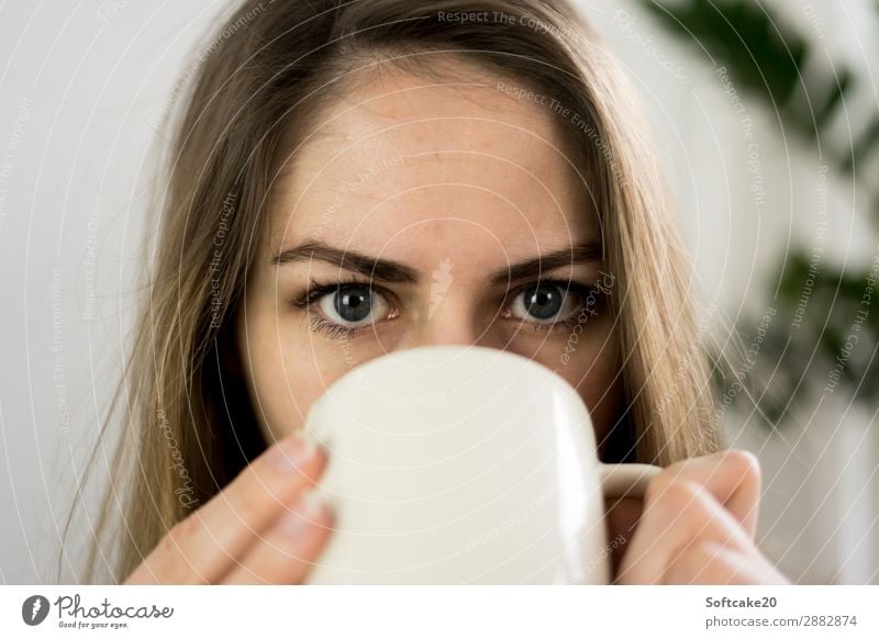 tea time Breakfast Hot drink Hot Chocolate Coffee Latte macchiato Tea Cup Mug Human being Feminine Adults Head Face Eyes 1 18 - 30 years Youth (Young adults)