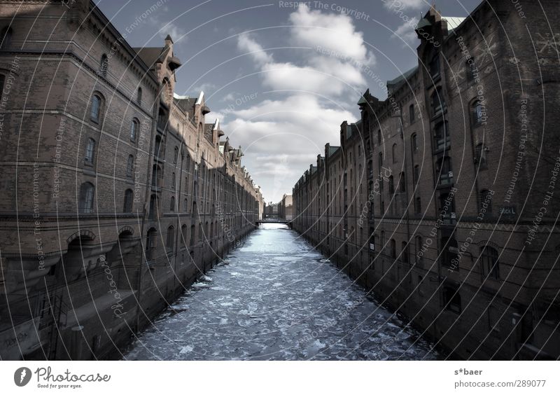 Winter in der Speicherstadt Town Port City Downtown House (Residential Structure) Industrial plant Factory Harbour Bridge Building Architecture Wall (barrier)