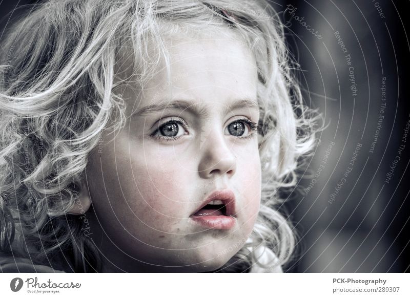 distant view Feminine Child Girl Head Face Eyes 1 Human being 3 - 8 years Infancy Think Looking Dirty Happiness Beautiful Cute Emotions Contentment Anticipation