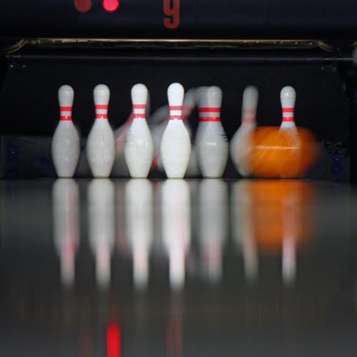 bowling Leisure and hobbies Playing Nine-pin bowling Sports Bowling Bowling alley Bowling ball Skittle Movement Happy Colour photo Interior shot