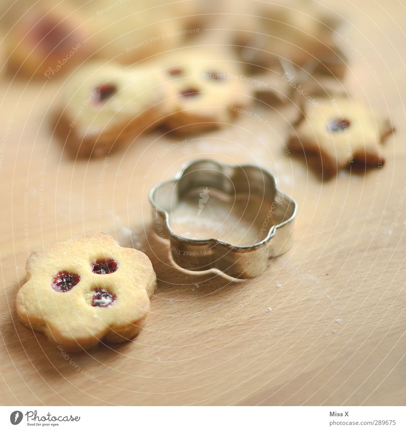 24.12. Food Dough Baked goods Nutrition Christmas & Advent Delicious Sweet Jam Linz Eye Linz biscuits Cookie cookie cutter Baking tin Hollow Wood Colour photo