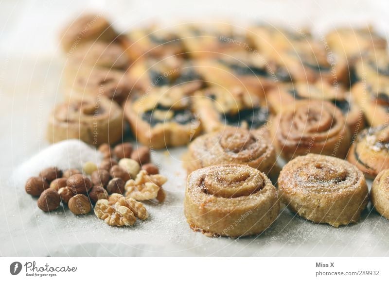 Christmas Pound 2 Food Dough Baked goods Cake Nutrition Breakfast To have a coffee Delicious Round Sweet Ingredients Walnut Hazelnut cinnamon bun nut snail