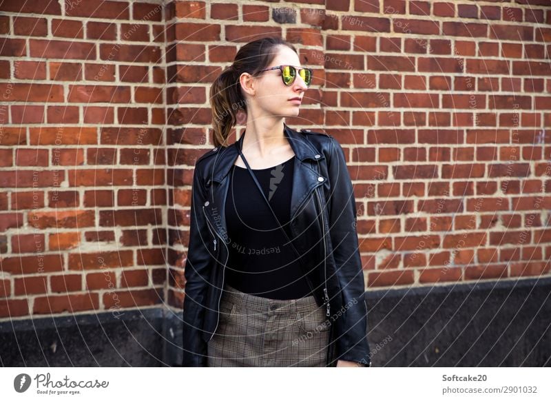 Woman with sunglasses 2 Lifestyle Elegant Style Hair and hairstyles Feminine Young woman Youth (Young adults) Adults Body 1 Human being 18 - 30 years Town