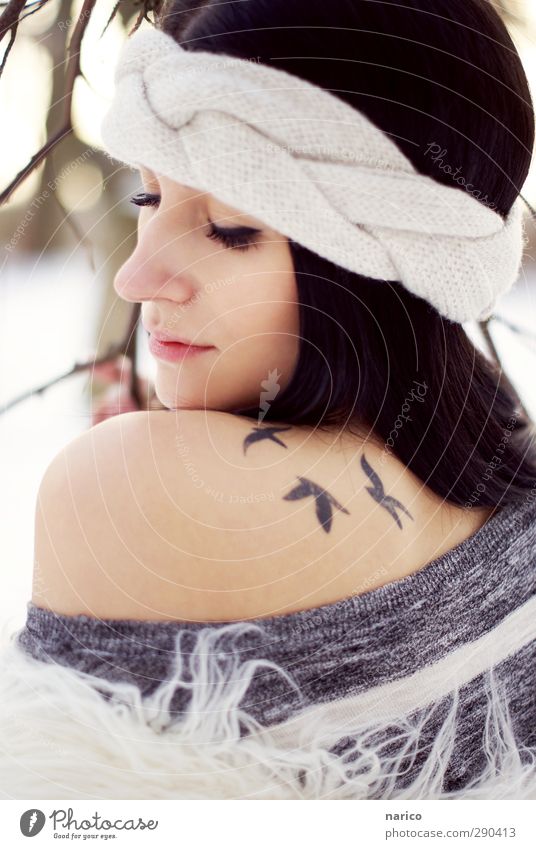 snow white II Feminine Young woman Youth (Young adults) Adults Back Shoulder 1 Human being 18 - 30 years Fashion Sweater Pelt Tattoo Headband Black-haired