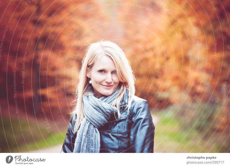 Autumn (t) Elegant Young woman Youth (Young adults) Woman Adults 1 Human being 18 - 30 years 30 - 45 years Forest Scarf Blonde Smiling Beautiful Environment