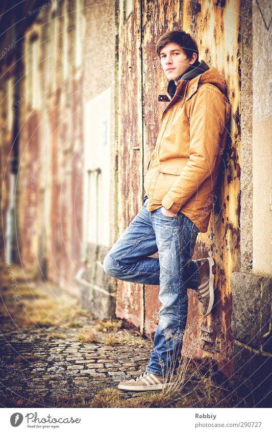 Un portrait rouillé II Masculine Young man Youth (Young adults) 1 Human being 18 - 30 years Adults Garage Garage door Garden Jeans Jacket Looking Stand Natural