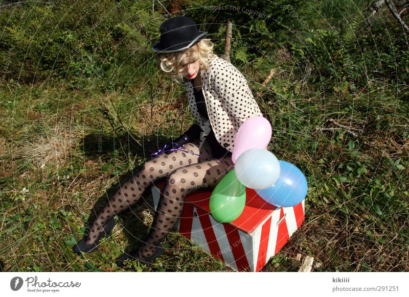 rest Girl Blonde Clown Circus balloons variegated Crate Spotted Meadow Wait Break Sit Tights