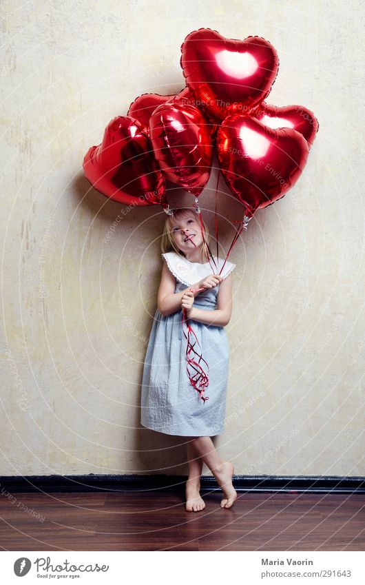 I Herz you! Happy Valentine's Day Mother's Day Human being Feminine Child Girl Infancy 1 3 - 8 years Dress Heart Observe Flying Smiling Happiness Cute