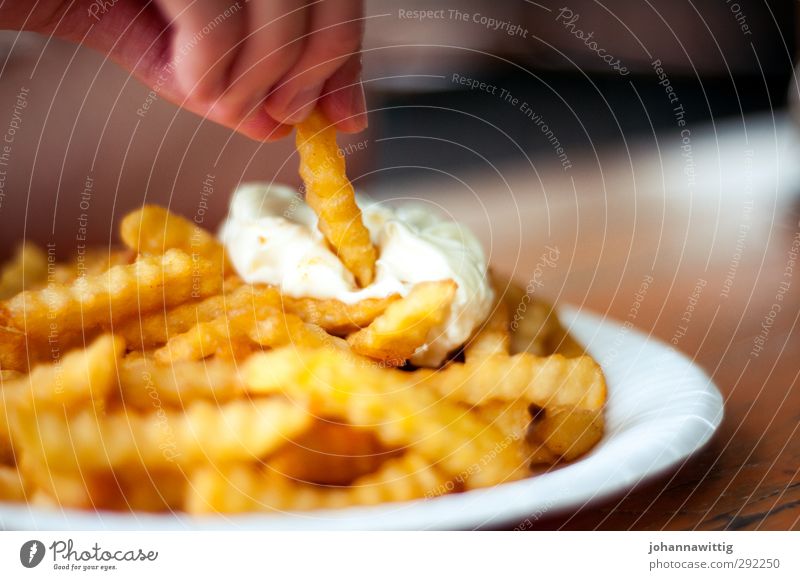 yellowish-white Dough Baked goods Lunch Fast food Plate Joy Happy Contentment Joie de vivre (Vitality) Enthusiasm French fries Potatoes Mayonnaise Fat Unhealthy