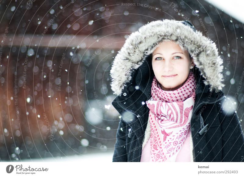 roof over one's head Lifestyle Style Winter Snow Winter vacation Human being Feminine Young woman Youth (Young adults) Adults Head Face Eyes Nose Mouth 1