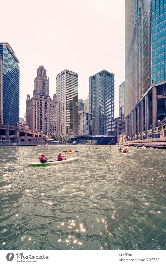 down town Cloudless sky Beautiful weather River Chicago River USA Town Downtown Skyline High-rise Esthetic Exceptional Paddling Canoe Joy Leisure and hobbies