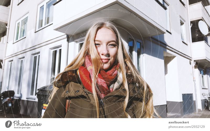 urban portrait of a young woman Lifestyle Winter Human being Feminine Young woman Youth (Young adults) Woman Adults 1 13 - 18 years 18 - 30 years Town